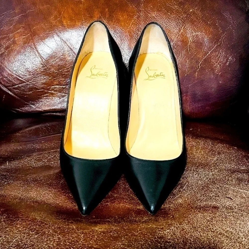 Christian Louboutin Pigalle Follies pumps 100mm Black Napa leather. EU37.5